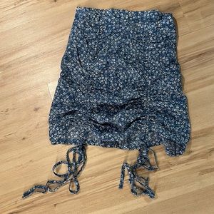 Light weight floral ruched detail skirt!